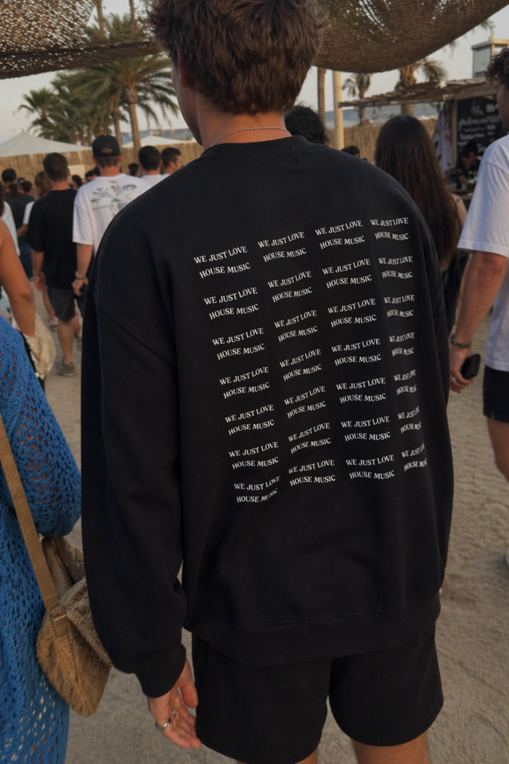 WE JUST LOVE HOUSE MUSIC ON REPEAT - Oversized Sweat